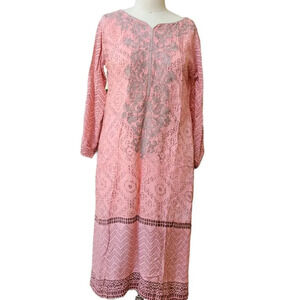Women's lightweight cotton kurta with embroidered front